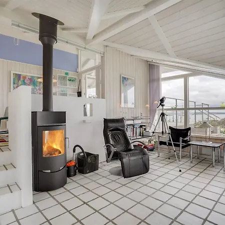 Eilen - 250m From The Sea By Interhome