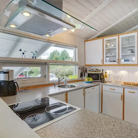 Eilen - 250m From The Sea By Interhome